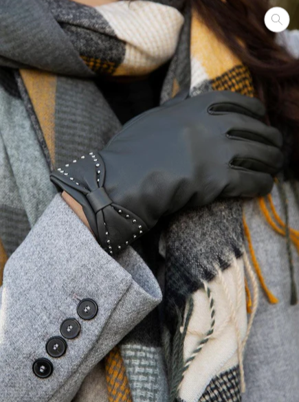 Burberry studded 2025 leather gloves