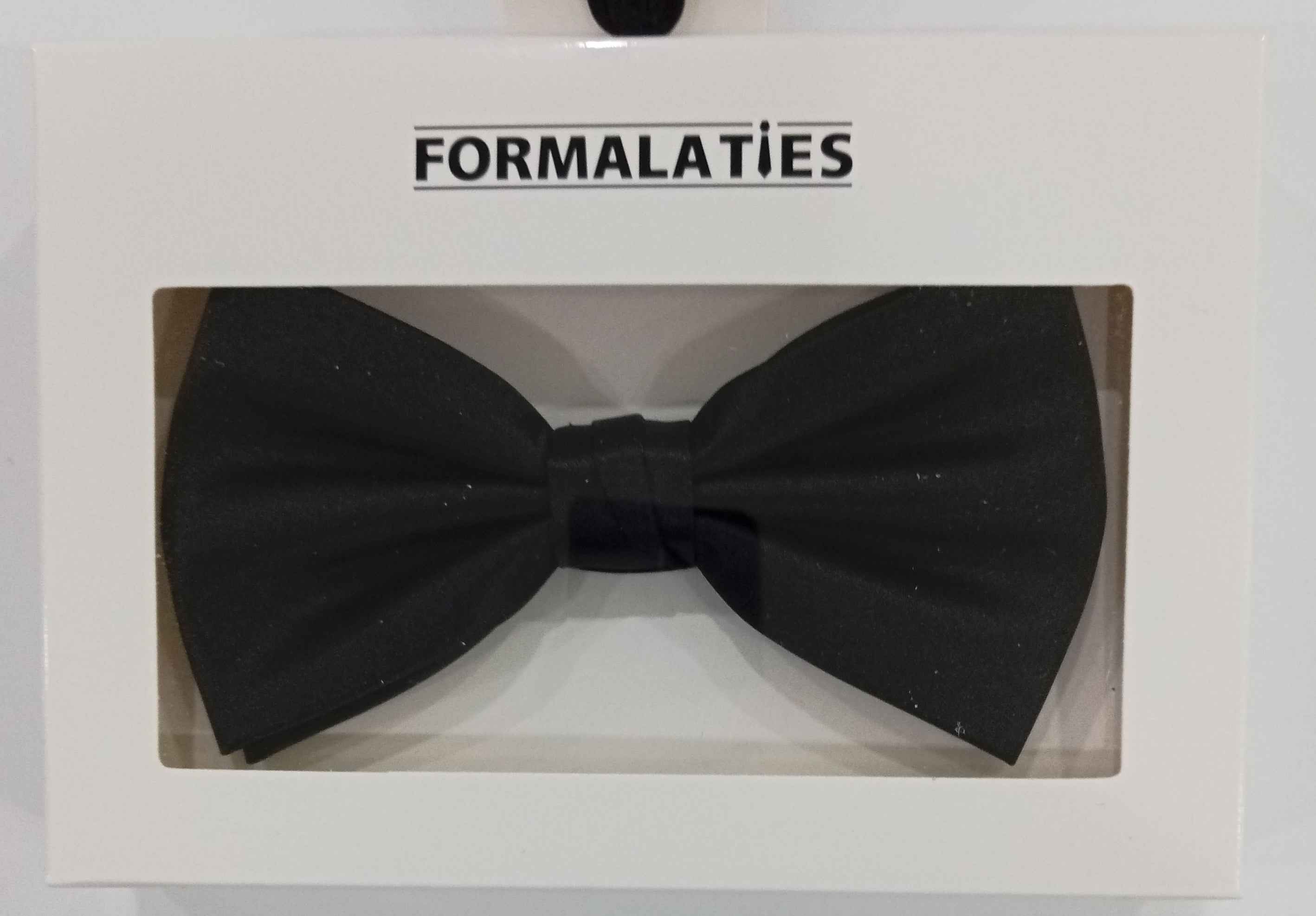 Black bow tie in a white box with 'Formalaties' branding on a white background