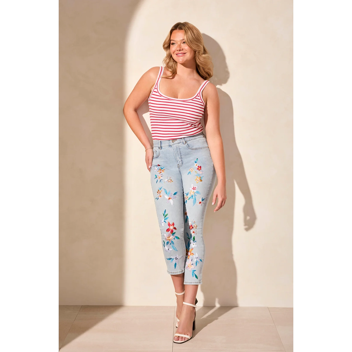 Tribal Sophia Curvy Embroidered Slim Crop Jean