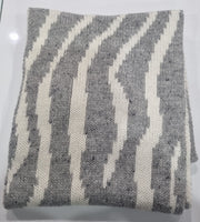 striped knitted scarf 1size / grey winter white